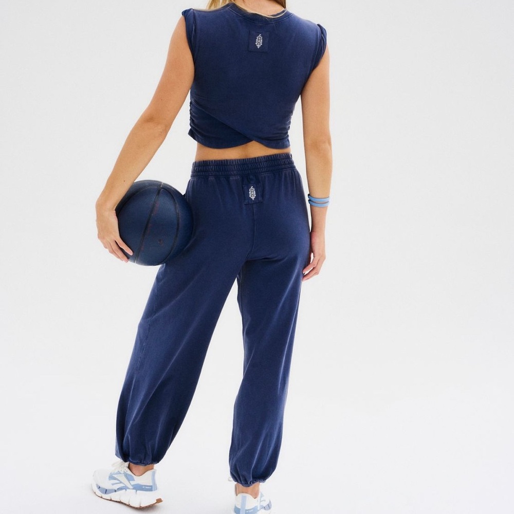 Hotshot crossover set, NWT, size large, navy
